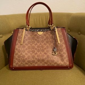 Beautiful designer Coach shoulder bag